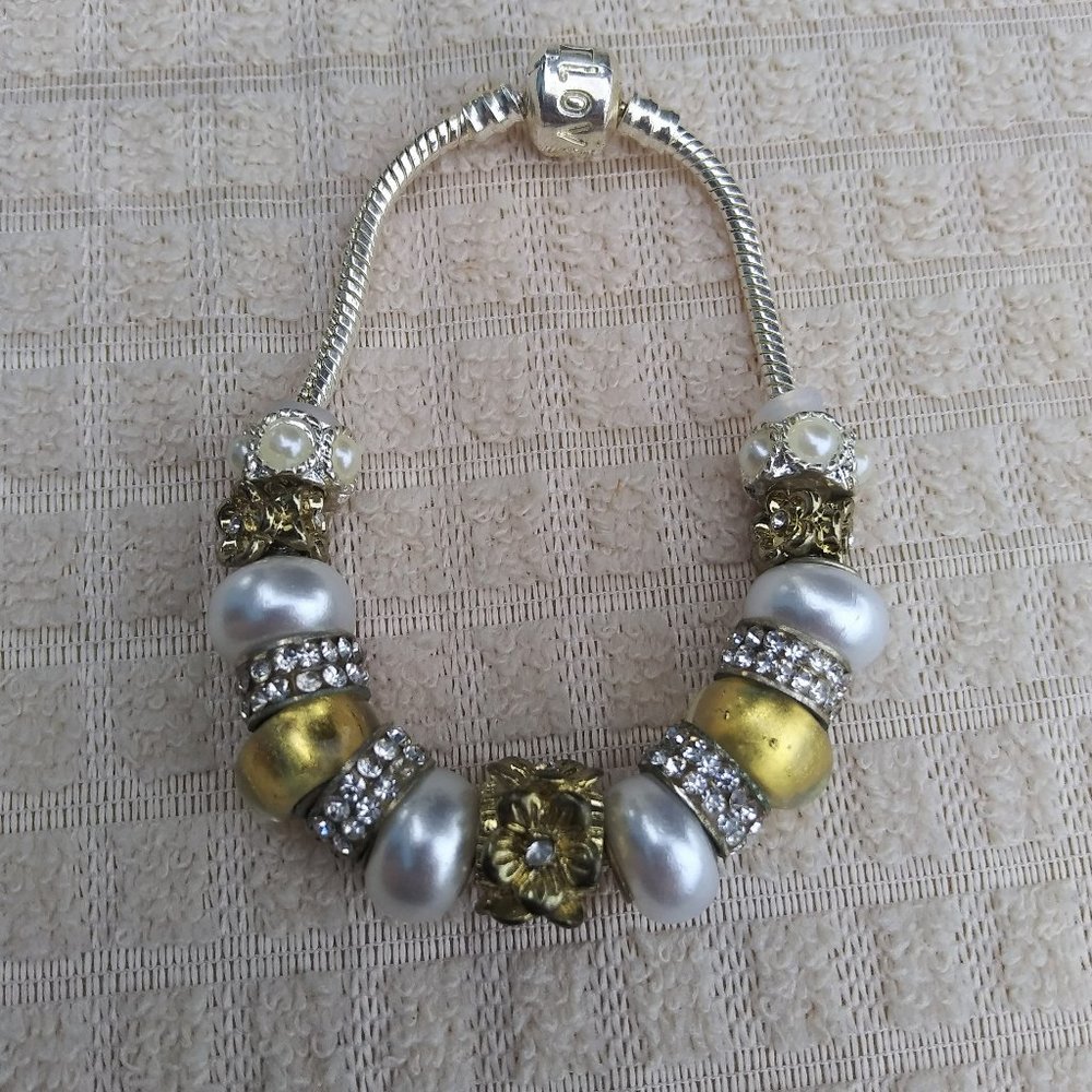 Pearl and Rhinestone Bead Bracelet